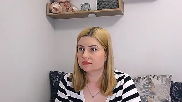 Snapshot of alisenties chatting on May 14, 2:24 pm alisenties online show from May 14, 2:24 pm