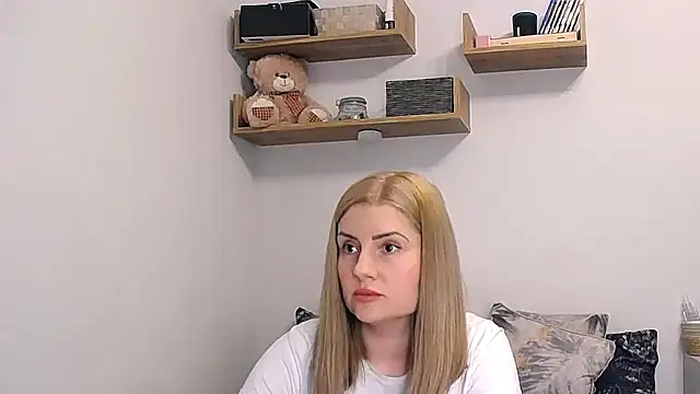 Snapshot of alisenties chatting on May 17, 2:35 pm alisenties online show from May 17, 2:35 pm