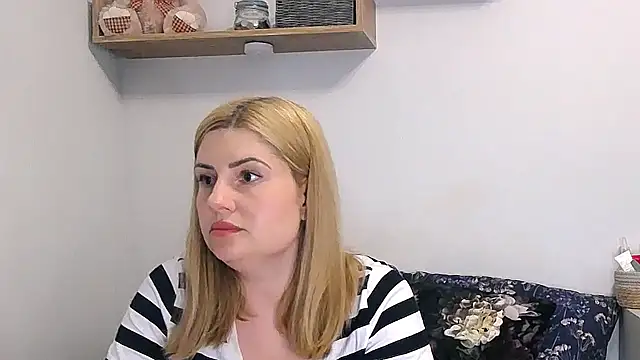 Snapshot of alisenties chatting on June 5, 2:23 pm alisenties online show from June 5, 2:23 pm
