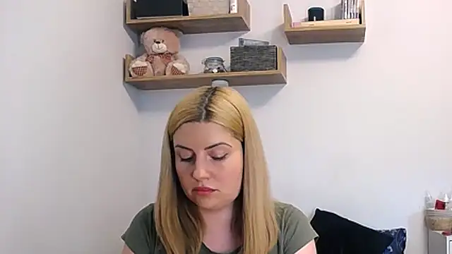 Snapshot of alisenties chatting on June 12, 2:27 pm alisenties online show from June 12, 2:27 pm