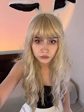 Charlotte Pretty online show from July 14, 10:21 am