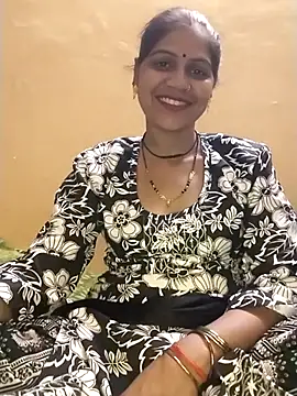 Snapshot of simran_bby chatting on July 15, 8:52 am simran bby online show from July 15, 8:52 am