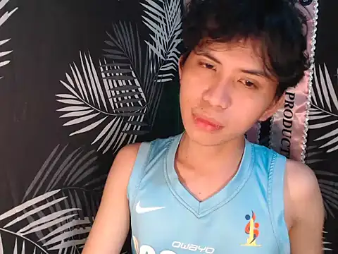 UrasianFemboy online show from July 17, 3:02 am