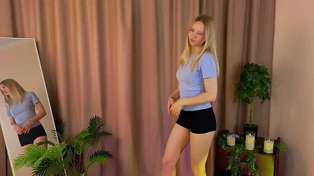 Snapshot of GirlMathExpert chatting on July 23, 6:11 am GirlMathExpert online show from July 23, 6:11 am
