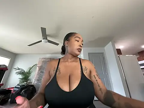 Snapshot of BiaLovelyBunny chatting on July 28, 9:14 pm BiaLovelyBunny online show from July 28, 9:14 pm