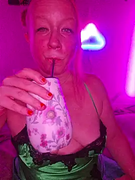 Snapshot of XxMs_StarzxX chatting on June 25, 1:16 am XxMs StarzxX online show from June 25, 1:16 am