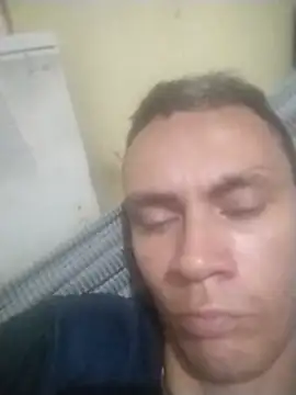 Snapshot of DavidAbril18 chatting on July 17, 10:11 am DavidAbril18 online show from July 17, 10:11 am
