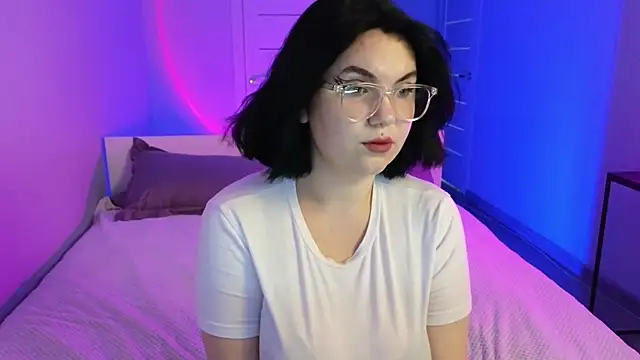 BellaGotze online show from July 27, 6:20 am