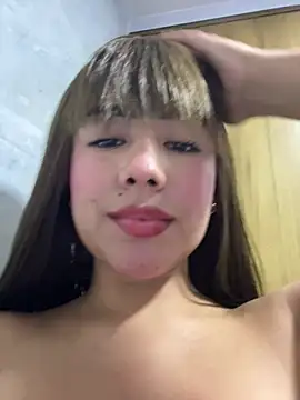 Snapshot of coral_tre chatting on July 25, 2:31 am coral tre online show from July 25, 2:31 am