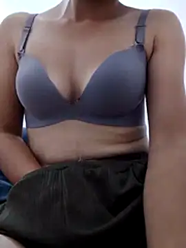 Isla-Natalia online show from July 19, 1:04 pm