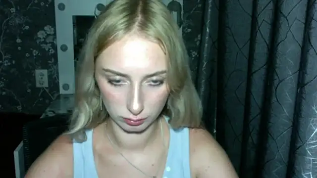ellisweets online show from August 6, 8:22 pm