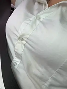 Snapshot of Prettylady-1 chatting on July 21, 7:11 am Prettylady-1 online show from July 21, 7:11 am
