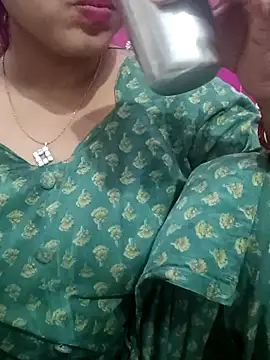 Snapshot of charu_cam chatting on July 25, 2:42 am charu cam online show from July 25, 2:42 am