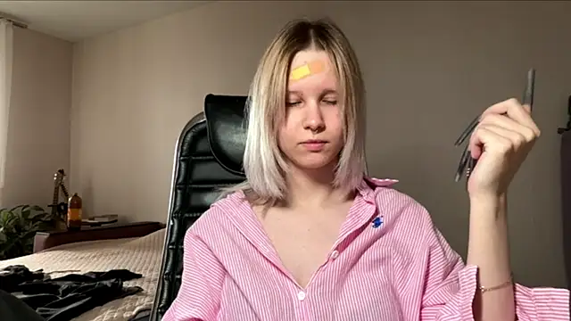 JessicaLowland online show from July 23, 10:13 am