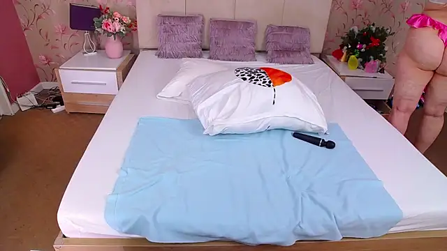 Snapshot of MatureMariah chatting on December 17, 10:49 pm MatureMariah online show from December 17, 10:49 pm