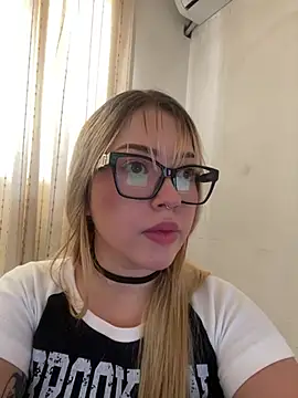 ZoeJhonson-1 online show from July 28, 4:50 pm