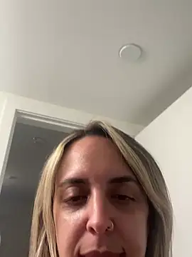mellybearzzz online show from July 25, 12:42 am