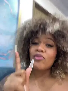 Snapshot of riri_brunnete chatting on January 14, 2:32 pm riri brunnete online show from January 14, 2:32 pm