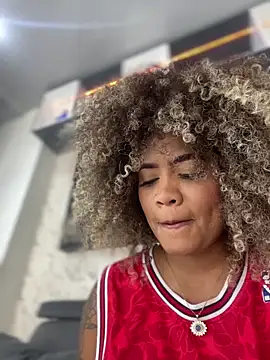 Snapshot of riri_brunnete chatting on March 2, 7:45 pm riri brunnete online show from March 2, 7:45 pm