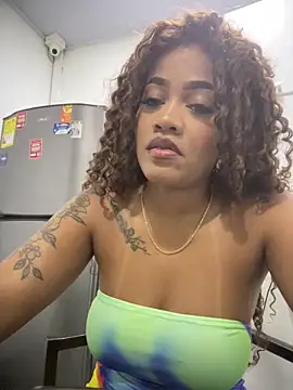 Snapshot of riri_brunnete chatting on May 2, 4:17 am riri brunnete online show from May 2, 4:17 am