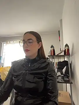 Snapshot of valery_mistress chatting on July 28, 3:21 pm valery mistress online show from July 28, 3:21 pm