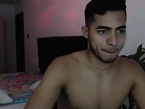 Snapshot of carlitospuma chatting on August 4, 11:29 pm carlitospuma online show from August 4, 11:29 pm