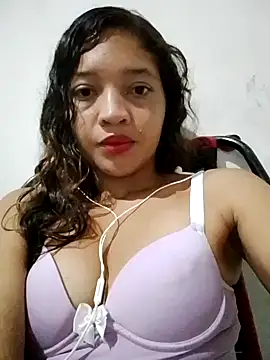 Snapshot of cute_larissa_xx chatting on July 25, 6:33 am cute larissa xx online show from July 25, 6:33 am