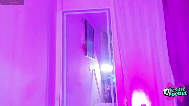 Snapshot of jessierocketx chatting on October 24, 7:43 pm jessierocketx online show from October 24, 7:43 pm