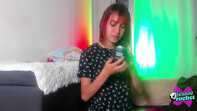 Snapshot of jessierocketx chatting on December 16, 7:30 pm jessierocketx online show from December 16, 7:30 pm