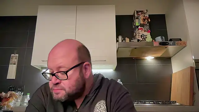 theitalianbear online show from December 19, 12:45 am