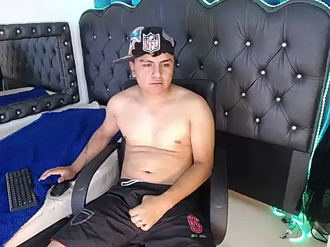NoahBrowns  online show from July 28, 3:43 pm