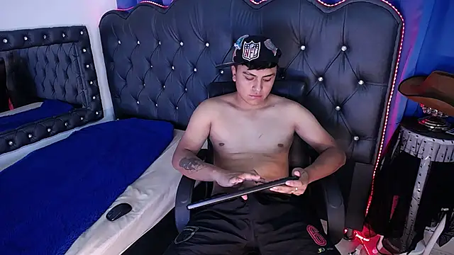 NoahBrowns  online show from July 29, 3:15 am