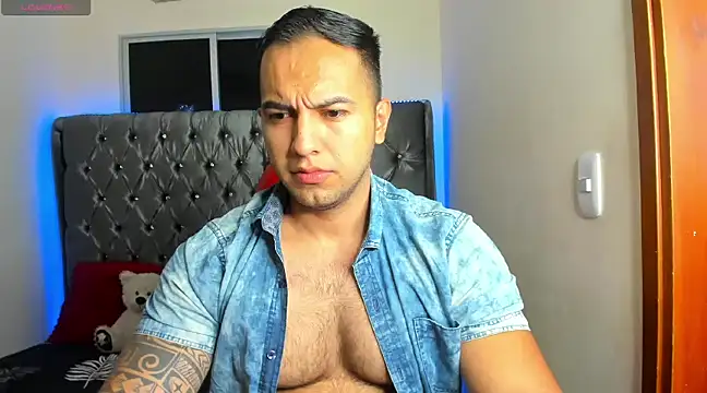 Snapshot of mrloganfuck1 chatting on December 22, 8:38 am mrloganfuck1 online show from December 22, 8:38 am