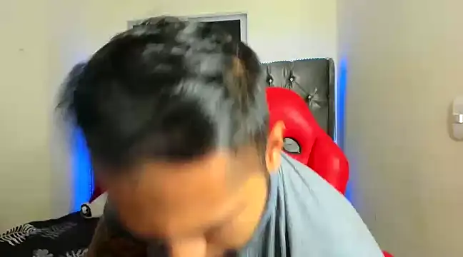 Snapshot of mrloganfuck1 chatting on January 20, 9:35 am mrloganfuck1 online show from January 20, 9:35 am