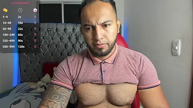 Snapshot of mrloganfuck1 chatting on March 22, 5:33 am mrloganfuck1 online show from March 22, 5:33 am