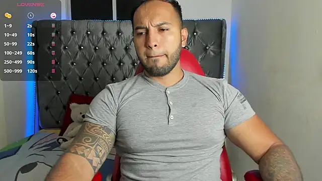 Snapshot of mrloganfuck1 chatting on March 25, 5:57 am mrloganfuck1 online show from March 25, 5:57 am