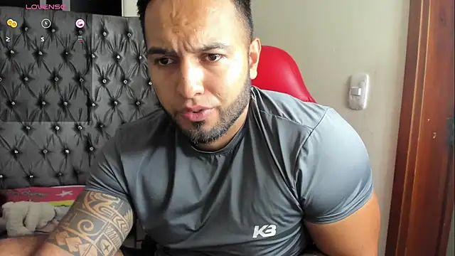 Snapshot of mrloganfuck1 chatting on March 28, 12:32 am mrloganfuck1 online show from March 28, 12:32 am