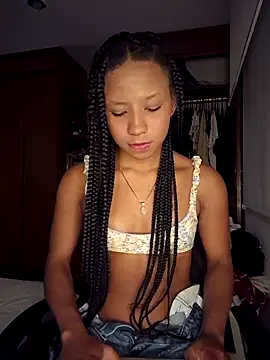Snapshot of Laurakail_wan chatting on July 31, 5:07 am Laurakail wan online show from July 31, 5:07 am