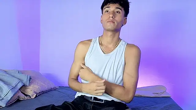 Snapshot of Matias_dirtyboy_ chatting on August 6, 7:27 pm Matias dirtyboy online show from August 6, 7:27 pm