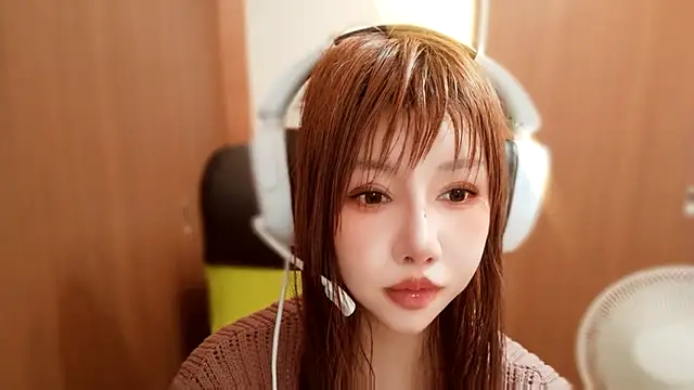 mew-mia-meow online show from July 30, 7:18 am