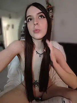 Snapshot of FayeValentine_ chatting on August 8, 3:25 pm FayeValentine online show from August 8, 3:25 pm