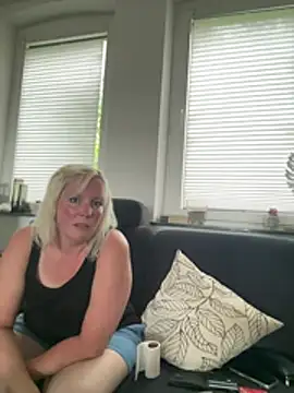 Corahoney paar online show from July 31, 5:07 am