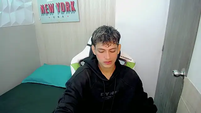 Snapshot of Cody_juniorr_ chatting on August 1, 8:52 pm Cody juniorr online show from August 1, 8:52 pm