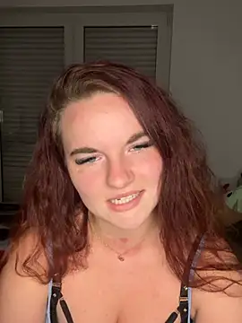 Snapshot of SecretSarah69 chatting on August 3, 9:26 am SecretSarah69 online show from August 3, 9:26 am
