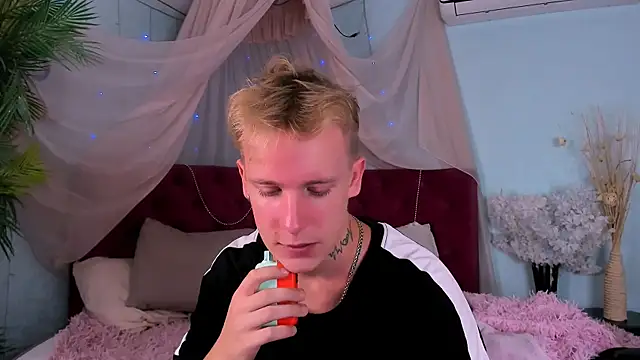  AlexHot  online show from August 8, 5:20 am