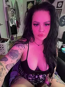 gothxgirly online show from August 3, 2:43 am
