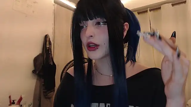 Snapshot of CyberLucy chatting on August 8, 11:50 pm CyberLucy online show from August 8, 11:50 pm