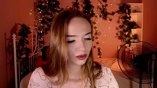 Snapshot of Cutie__Kitty chatting on August 5, 12:19 pm Cutie Kitty online show from August 5, 12:19 pm