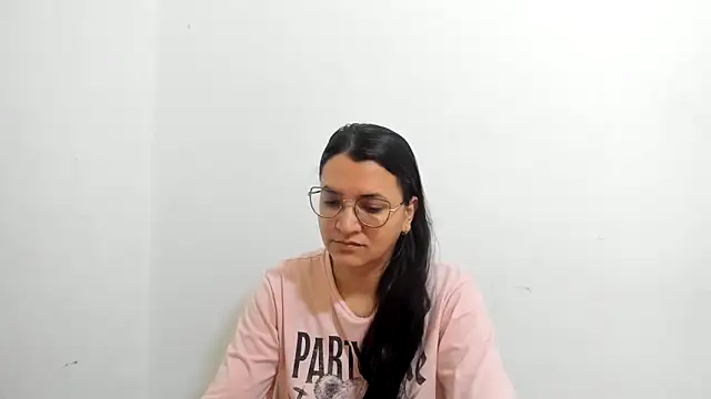 MARILYN GARCIA online show from September 19, 1:01 pm