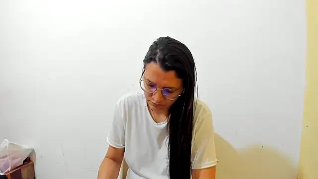 MARILYN GARCIA online show from October 13, 1:33 pm